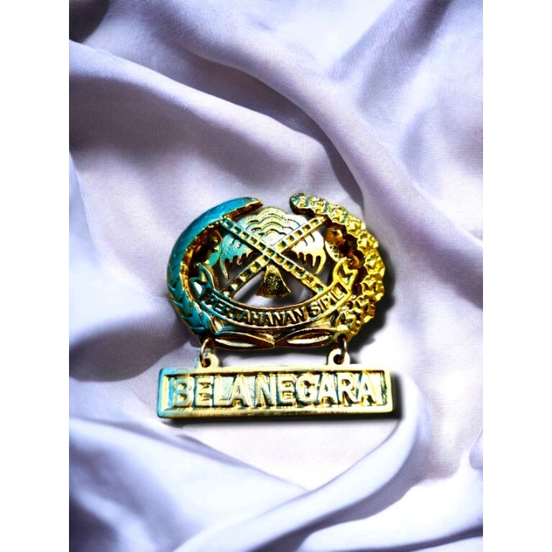 

Pin BELA NEGARA Logam premium tebal warna gold berkualitas
