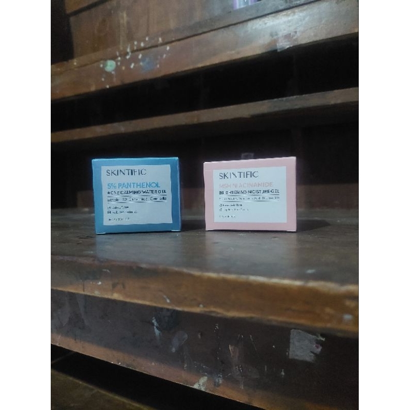 Skintific Moisturizer Pink Niacinamide & biru Panthenol mencerahkan dan menenangkan jerawat (100% or