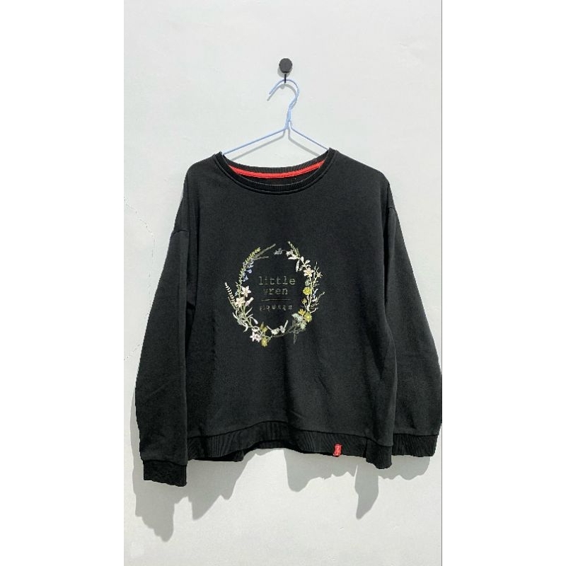 crewneck hitam wanita