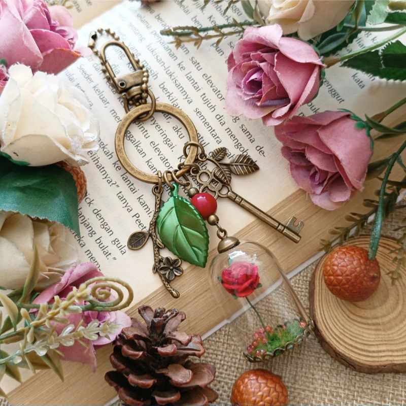 Bagcharm Vintage Gantungan Tas Enchanted Rose Beauty and the Beast