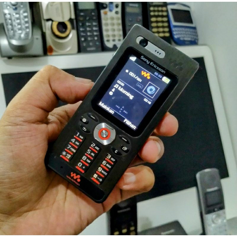 Hp jadul Sony ericsson W880 walkman mulus  original  hp unik super slim langka