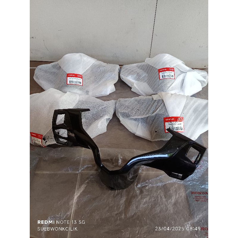 53206-KZR-B10ZA cover HDL batok belakang honda vario125 lama ISS original AHM