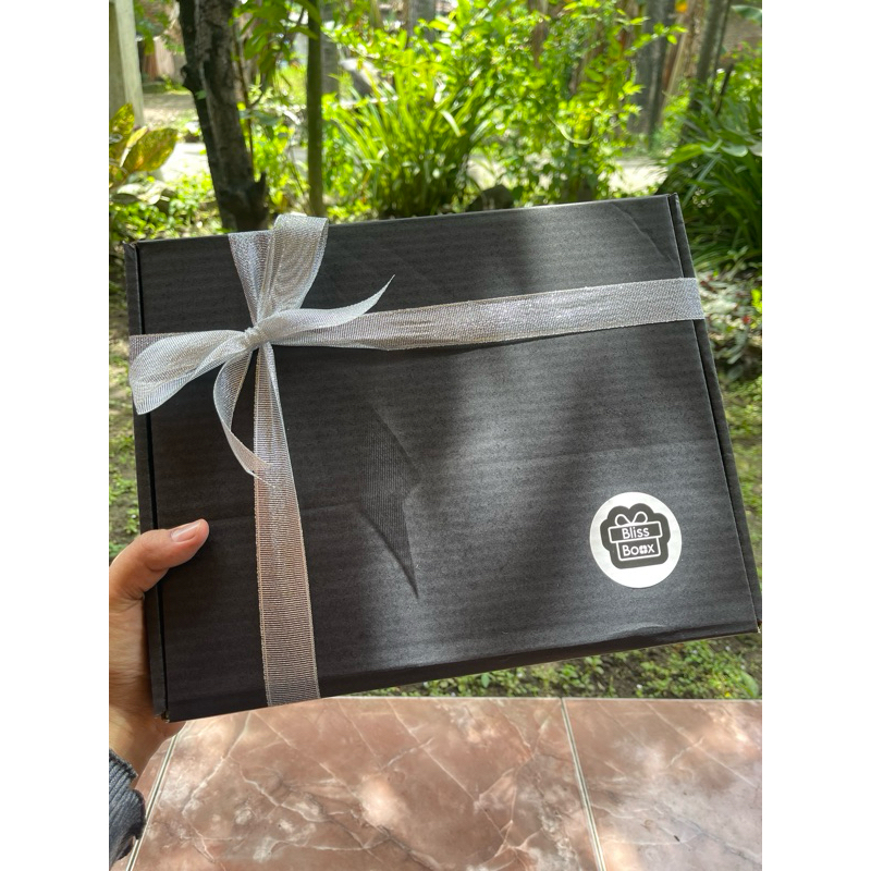 

GIFTBOX CUSTOM (link untuk produk custom)