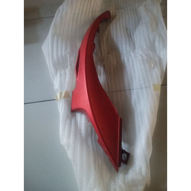 cover sayap bawah dek kiri Fino 125 merah doff original