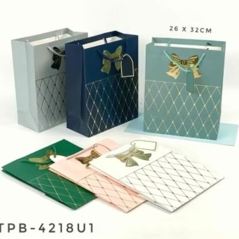 

Premium Paper Bag Motif Timbul list Gold / Paper Bag Kado / Gift Kado.