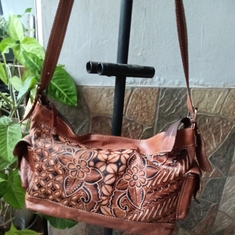 tas selempang wanita/tas kulit motif batik/tas kulit cantik