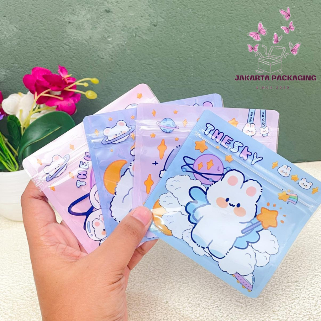 

Zipper Pouch Persegi Lucu Motif Kelinci UK ± 12 x 12cm–Tempat Penyimpanan Lucu dan Estetik Jakartapackaging MN-1874