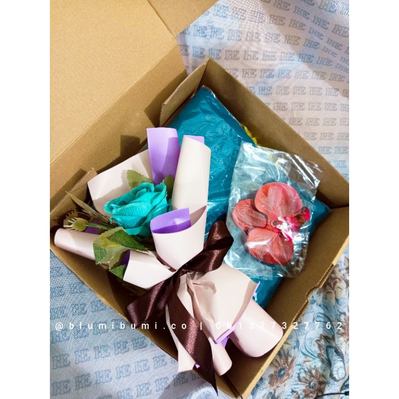 

giftbox hijab giftbox hadiah ultah cewek hadiah perpisahan hadiah wisuda giftbox untuk cewek