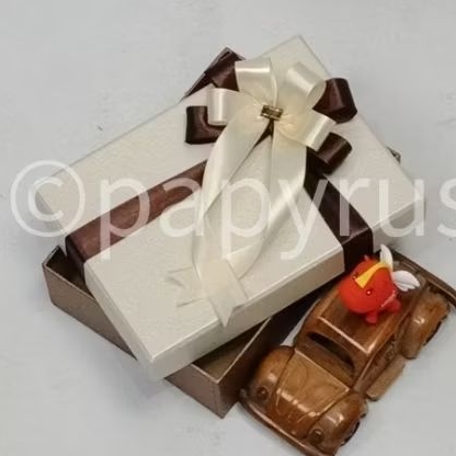 

PAPYRUS Kombinasi 12,5x17,5 Tinggi 5cm Kotak Kado Gift Box Hadiah V3