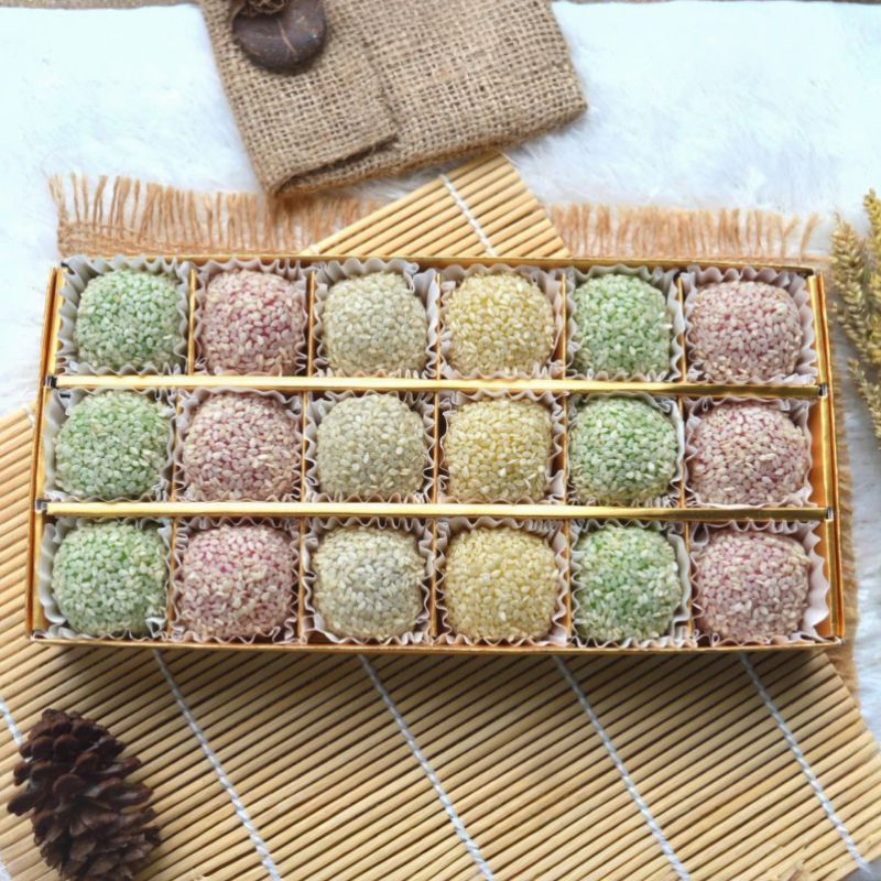 

MOCHIMIA KUE MOCHI ISI 18 PCS | PENGIRIMAN HANYA WILAYAH PULAU JAWA & BALI