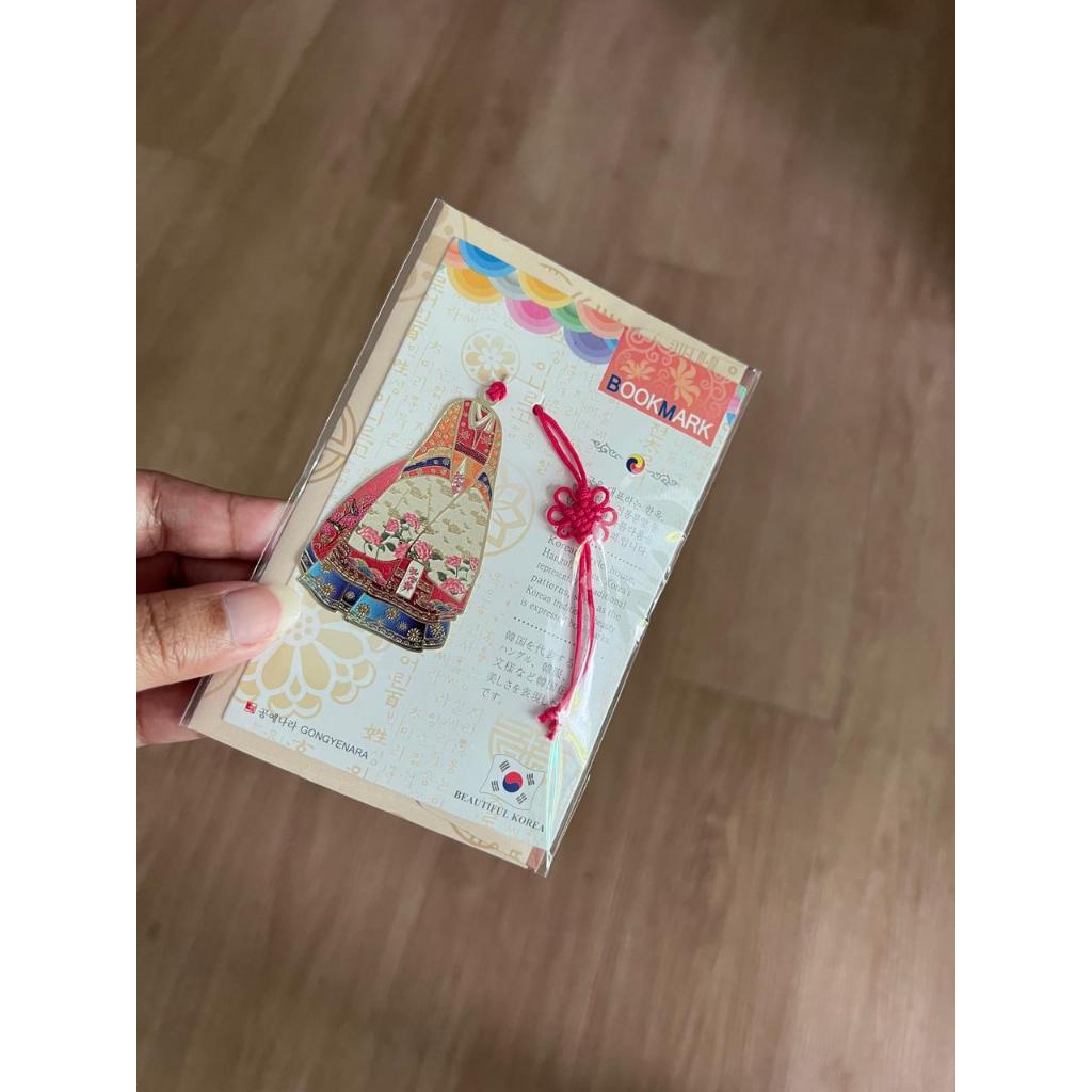 

Bookmark Korea - Pembatas Buku Motif Korea- Souvenir Korea - Souvenir Unik - Pernak-pernik Korea