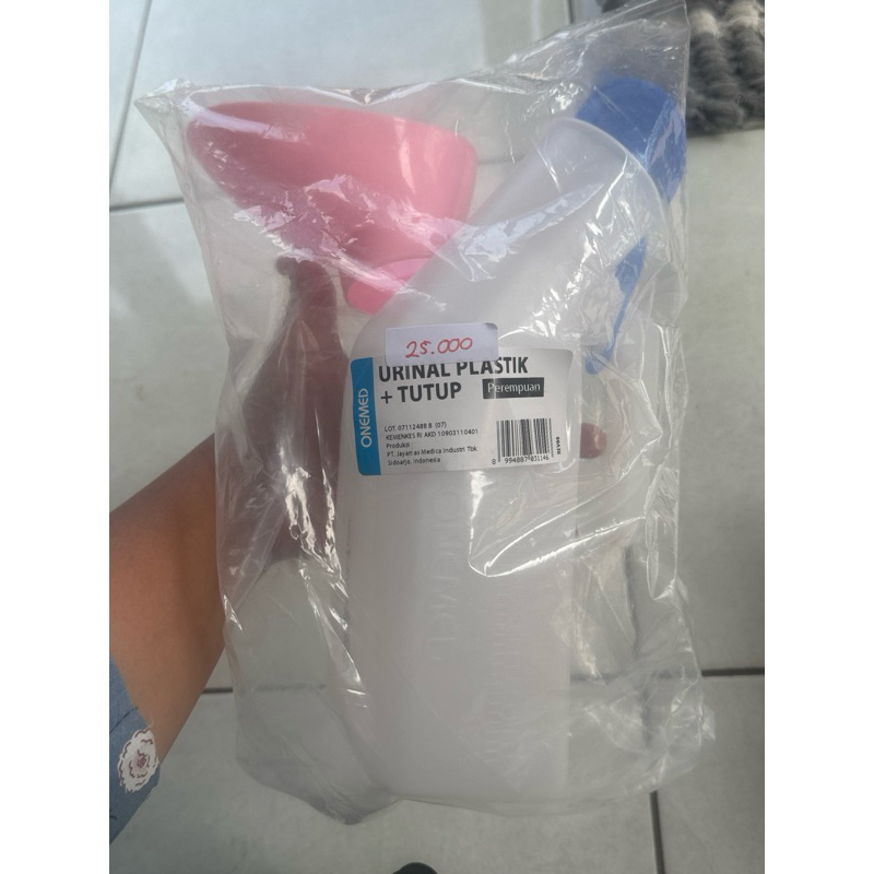 Pispot Plastik Wanita dengan Tutup