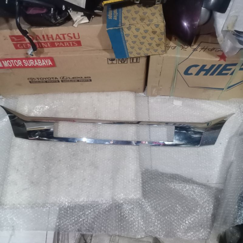 List chrome bemper depan Daihatsu Ayla 1, 2 2018, 2019 Original