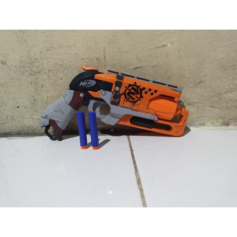 Tembak Nerf Zombie Strike