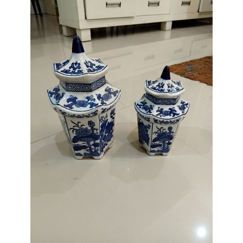 Pajangan keramik Pagoda putih biru