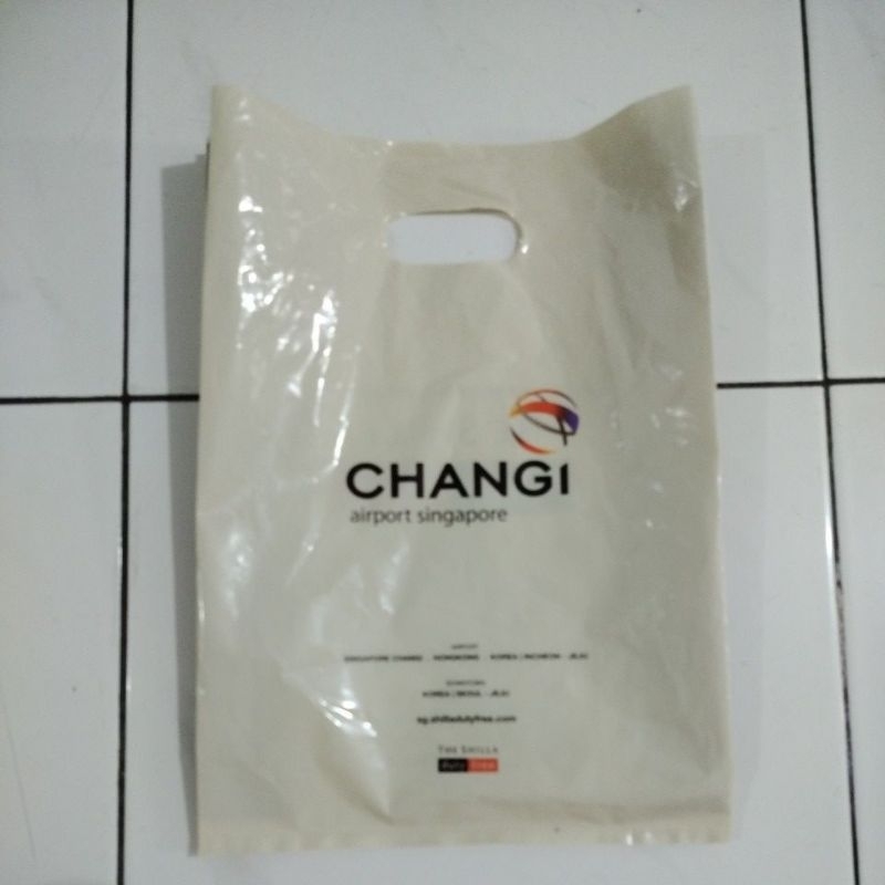 

Changi airport SG paperbag Ori