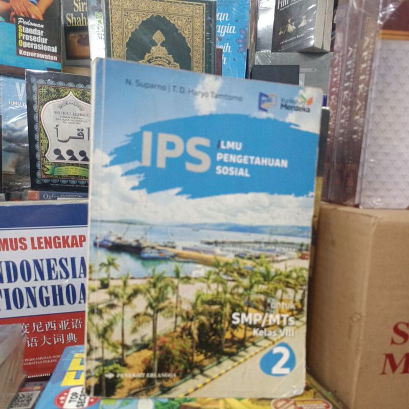 IPS Ilmu Pengetahuan Sosial untuk SMP kelas 8 original bekas kurikulum mereka Erlangga