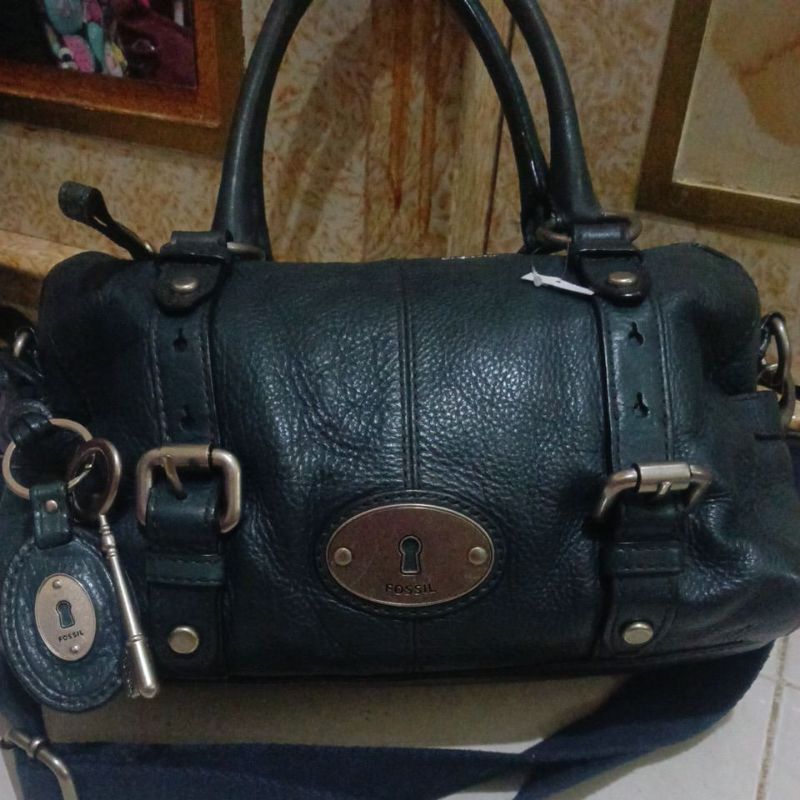 sold ......Preloved Fossil Speddy Maddox size Large Green Emerald