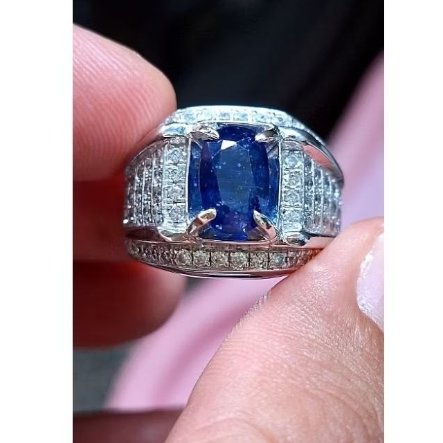Blue sapphire ceylon srilanka (royal blue)