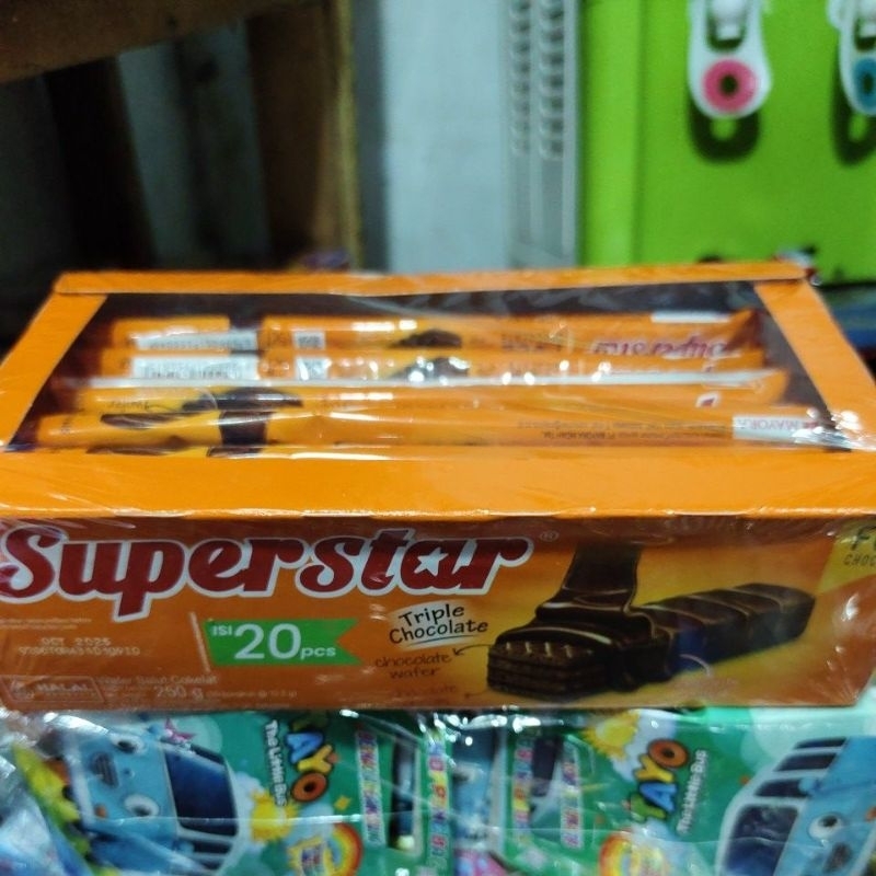 

Wafer SUPERSTAR Mayora full coklat