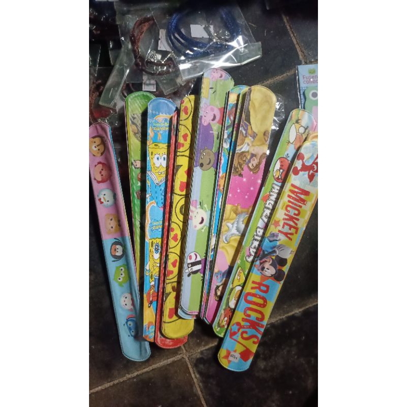 

Penggaris gelang karakter lucu