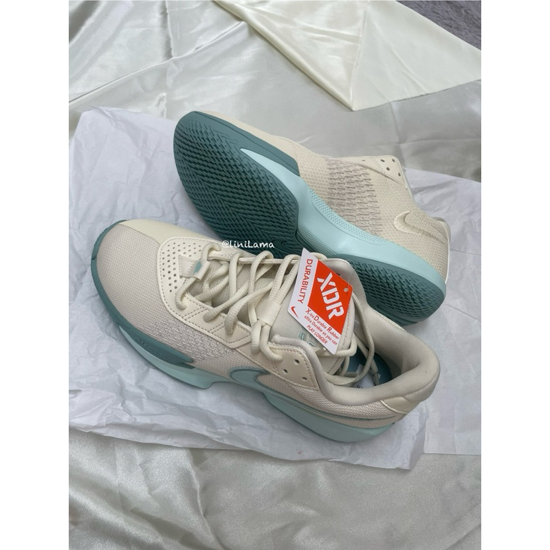 Sepatu basket by Nike-Preloved