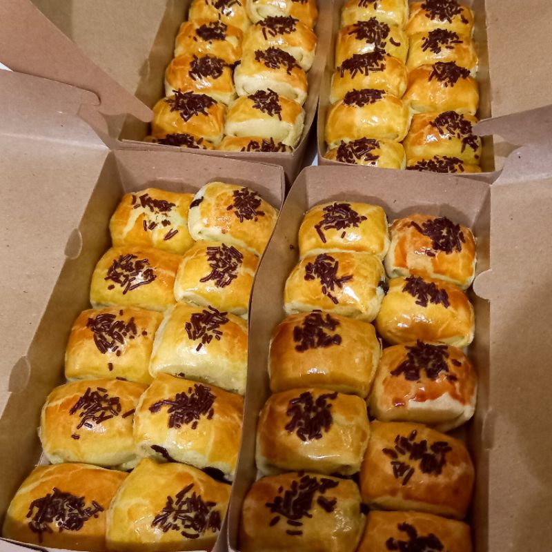 

Bolen Pisang Coklat Homemade (1 box isi 10pcs)