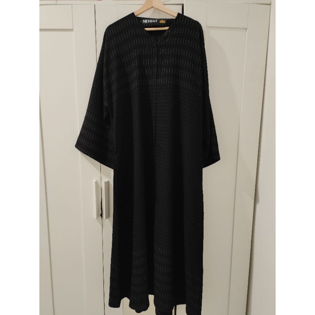 [PRELOVED] VVGC Bundling NEHHAT MODEST SHANIN ABAYA Size M & Slip on Vol 2 Black