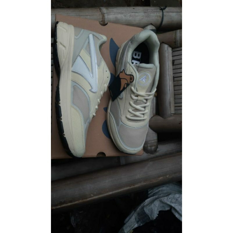 sepatu running Brodo Ace Nova Cream OWS