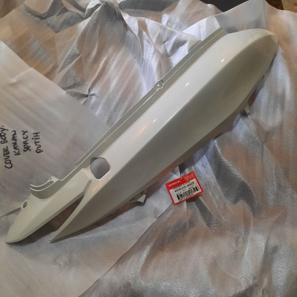 83500 KZL 930ZB COVER BODY SAMPING HONDA SPACY PUTIH KANAN ORIGINAL AHM