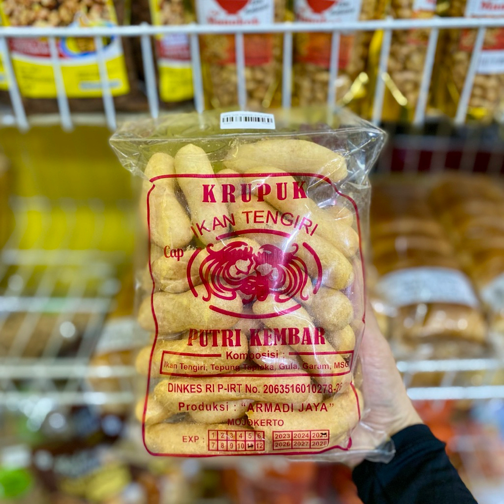 Putri Kembar Kerupuk Cap Ikan Tenggiri