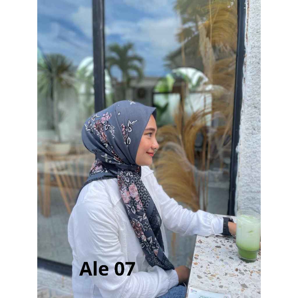 Kerudung segi empat motif syar'i