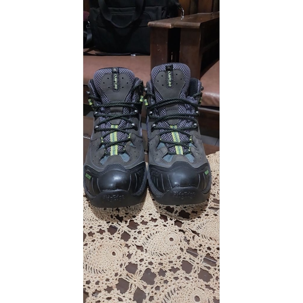 sepatu Hiking CAMPLINE   , goretex tapak Ridgedge Size 44,5  insole 280. tapak tebal.