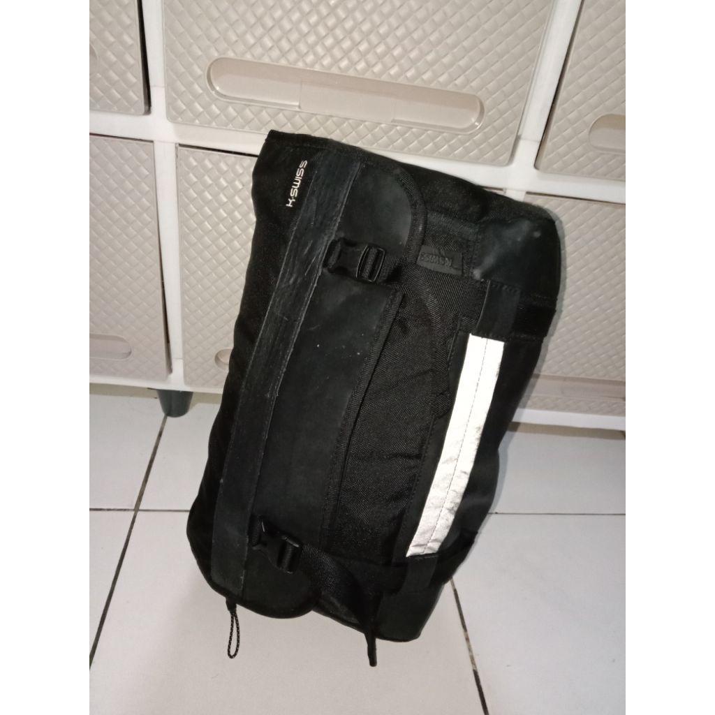 RANSEL SAMPING K-SWISS (SMALL) SLINGBAG