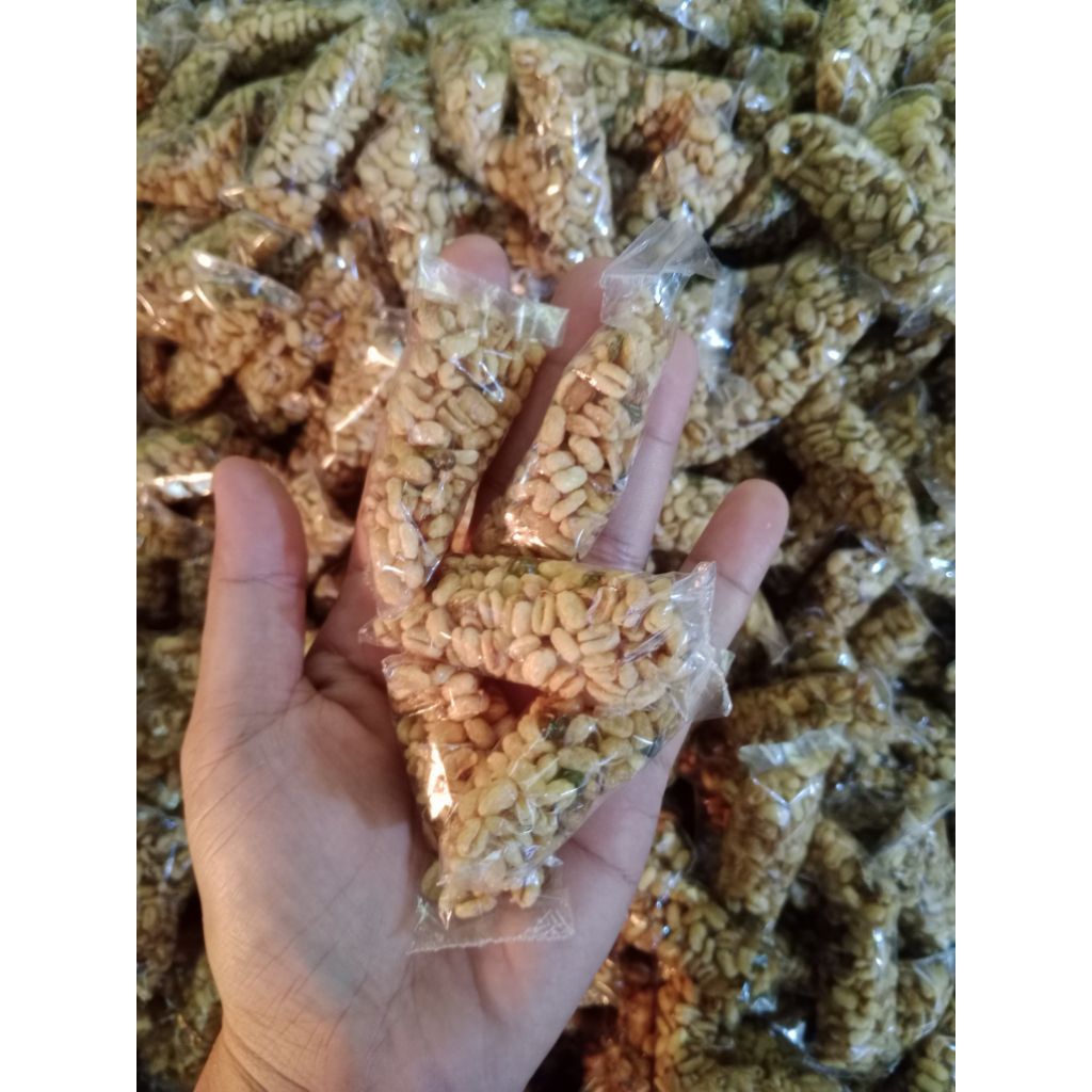 

kacang hijau goreng isi 20 bungkus per paks