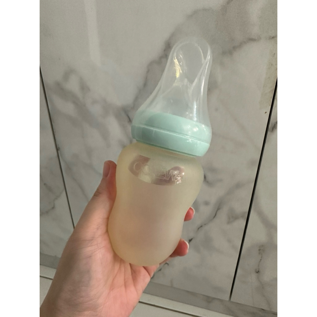 SECOND OONEW silicone baby bottle with spoon feeder