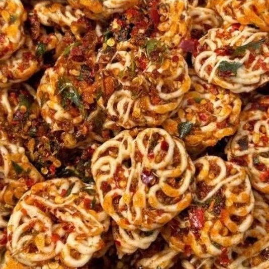 

SEBRING KRUPUK RAFAEL 500gr PEDAS DAUN JERUK / KERUPUK MAWAR RAFAEL