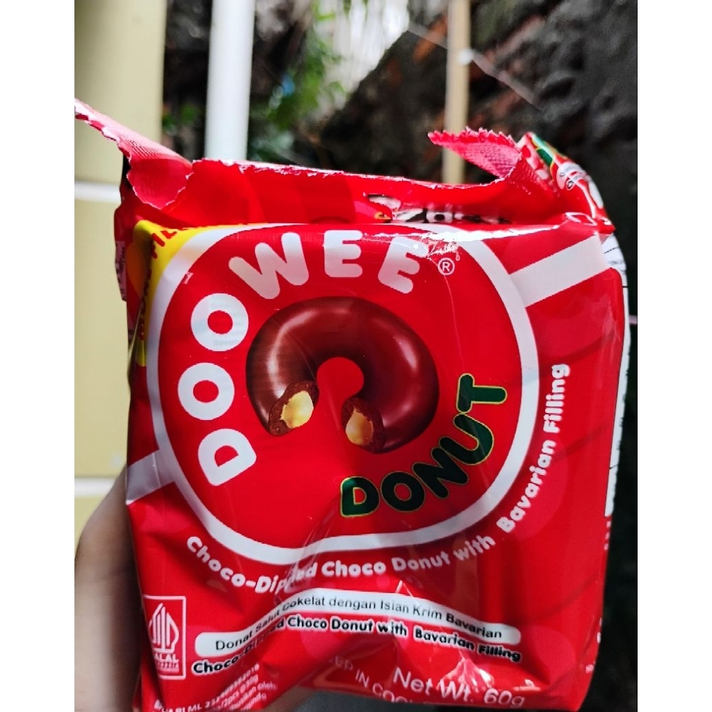

Doowee Donat Salut Coklat Dengan Krim Bavarian 60gr
