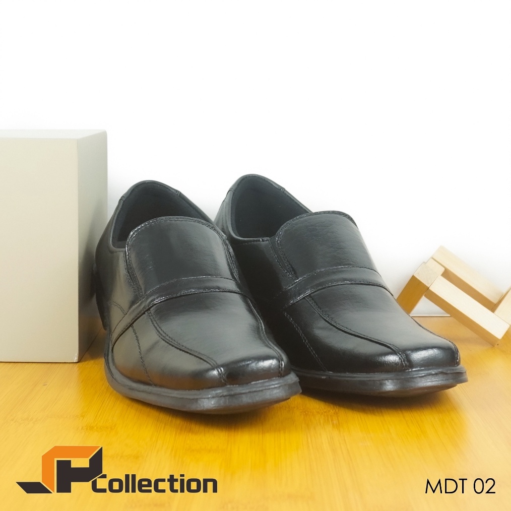KODE M65H Sepatu Pantofel Pria Hitam Terbaru Untuk Kerja Kantor Dan Acara Tanpa Tali Merk Carlit
