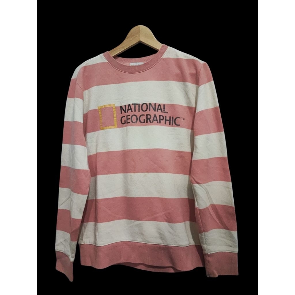 preloved crewneck natgeo salur size M