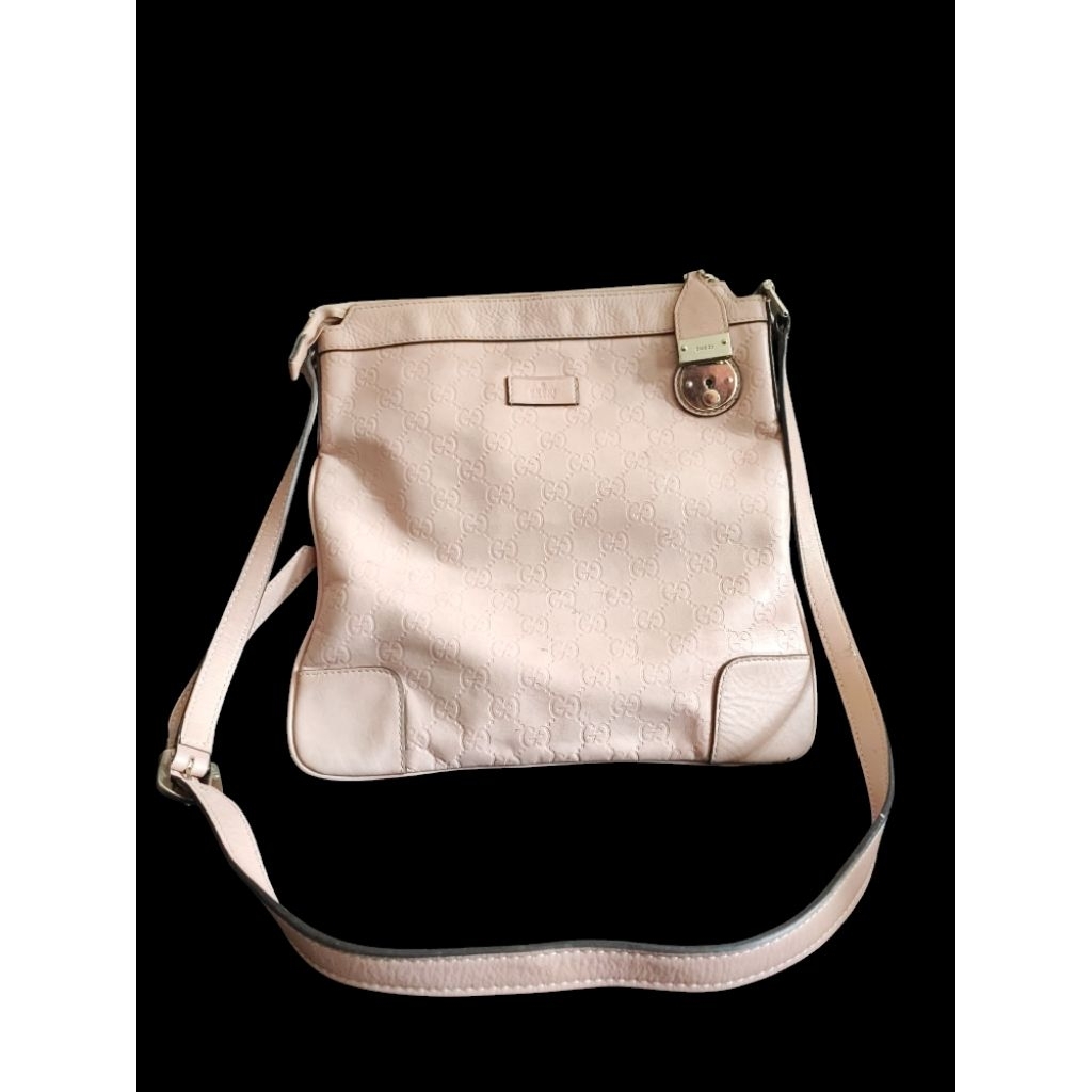 Preloved slingbag gucci pink