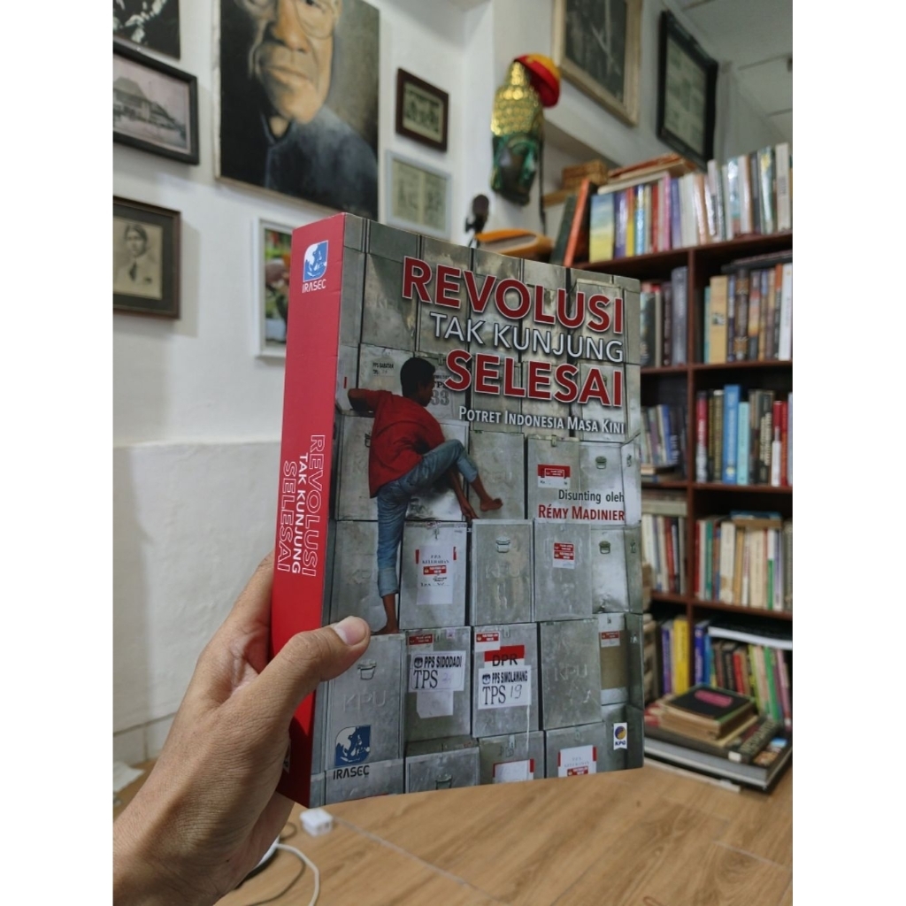 REVOLUSI TAK KUNJUNG SELESAI -  Remy Madinier