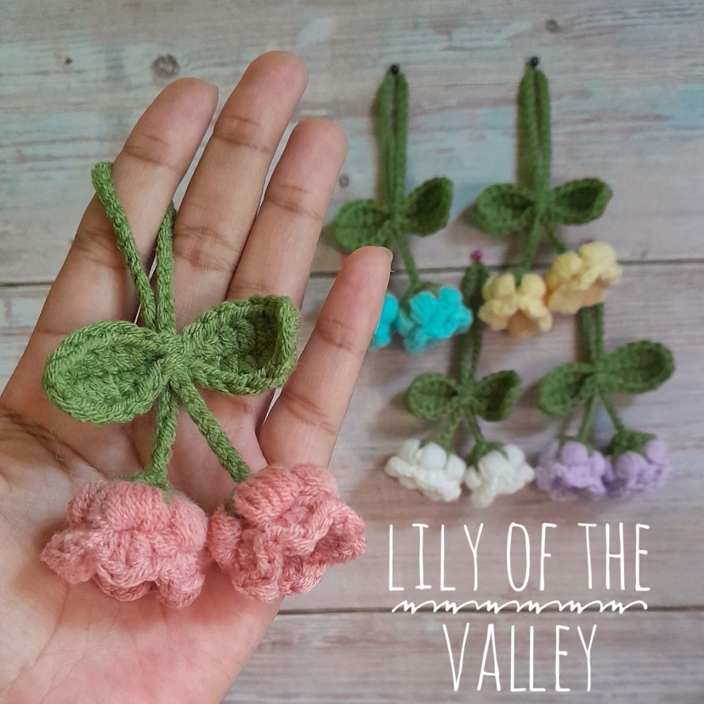 Lily of the Valley Bag Charm / flower keychain / crochet flower/ gantungan bunga rajut