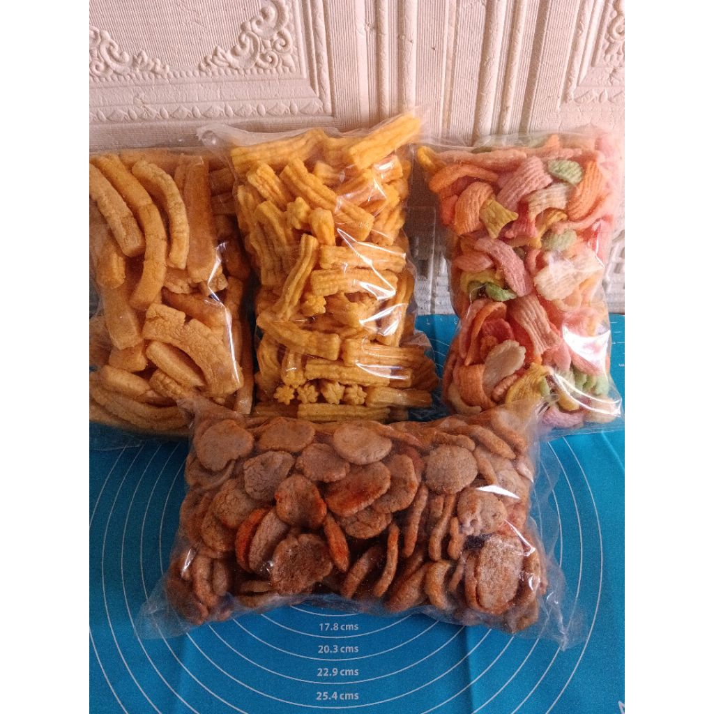

Aneka macam kerupuk cemilan 4 varian original dan pedas