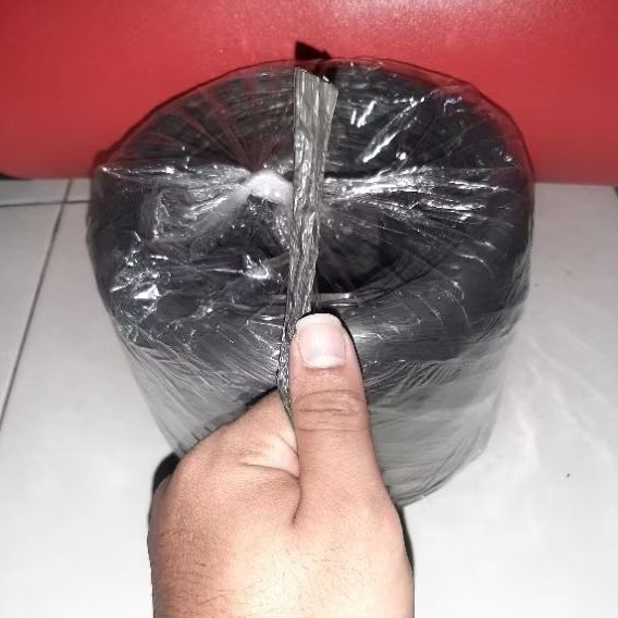 

Tali Rafia Hitam 1kg