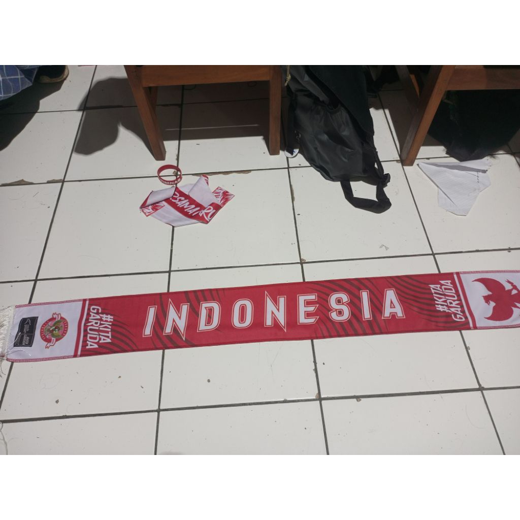 Official Merchandise Timnas Indonesia Kita Garuda. Syal, headband dan gelang