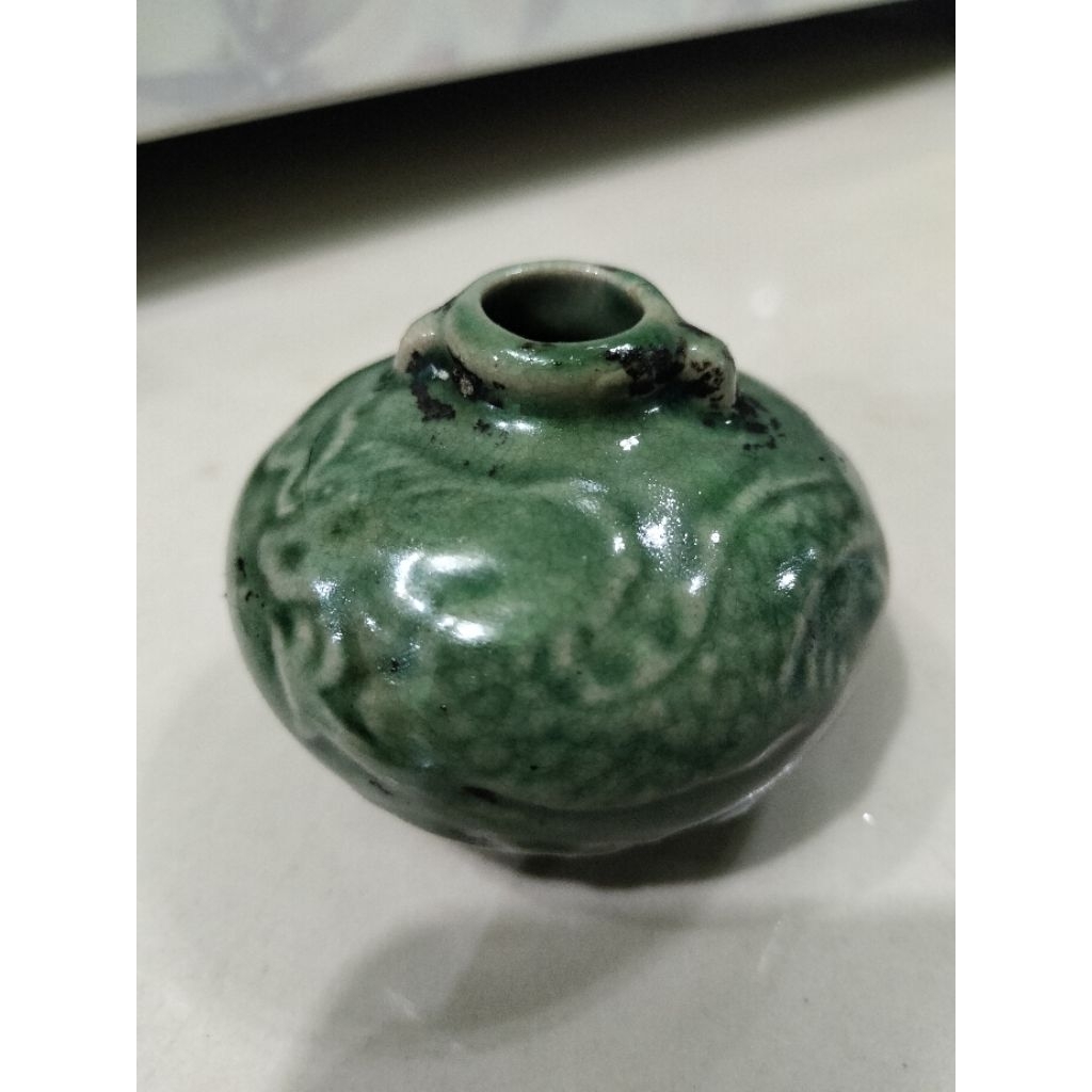 Guci antik China Naga hijau celadon.Buli buli keramik antik