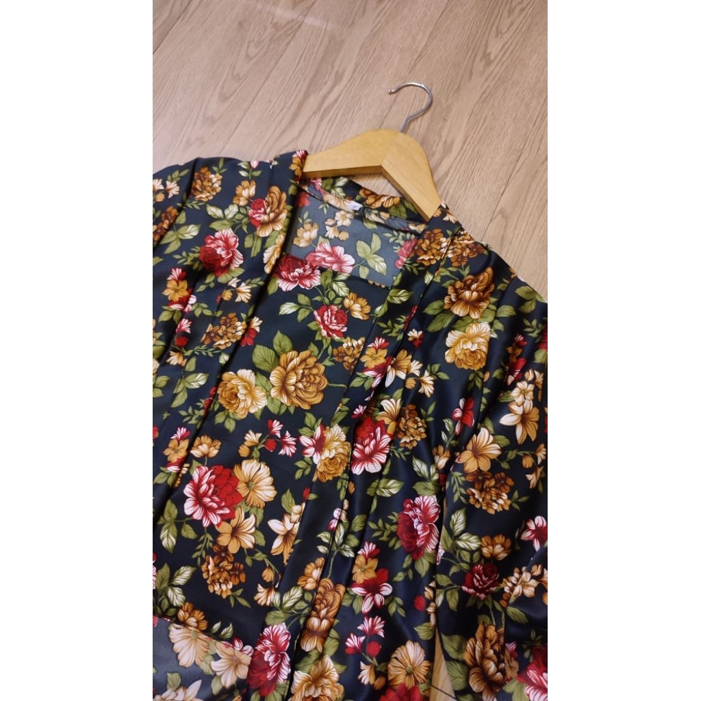 Kebaya Silky Kembang Jadul Bunga Kutubaru Adat Jawa Seragam Bridesmaids Graduation Wisuda Yearbook