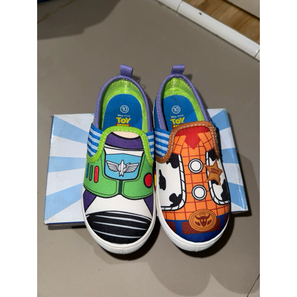 sepatu toy story disney payless