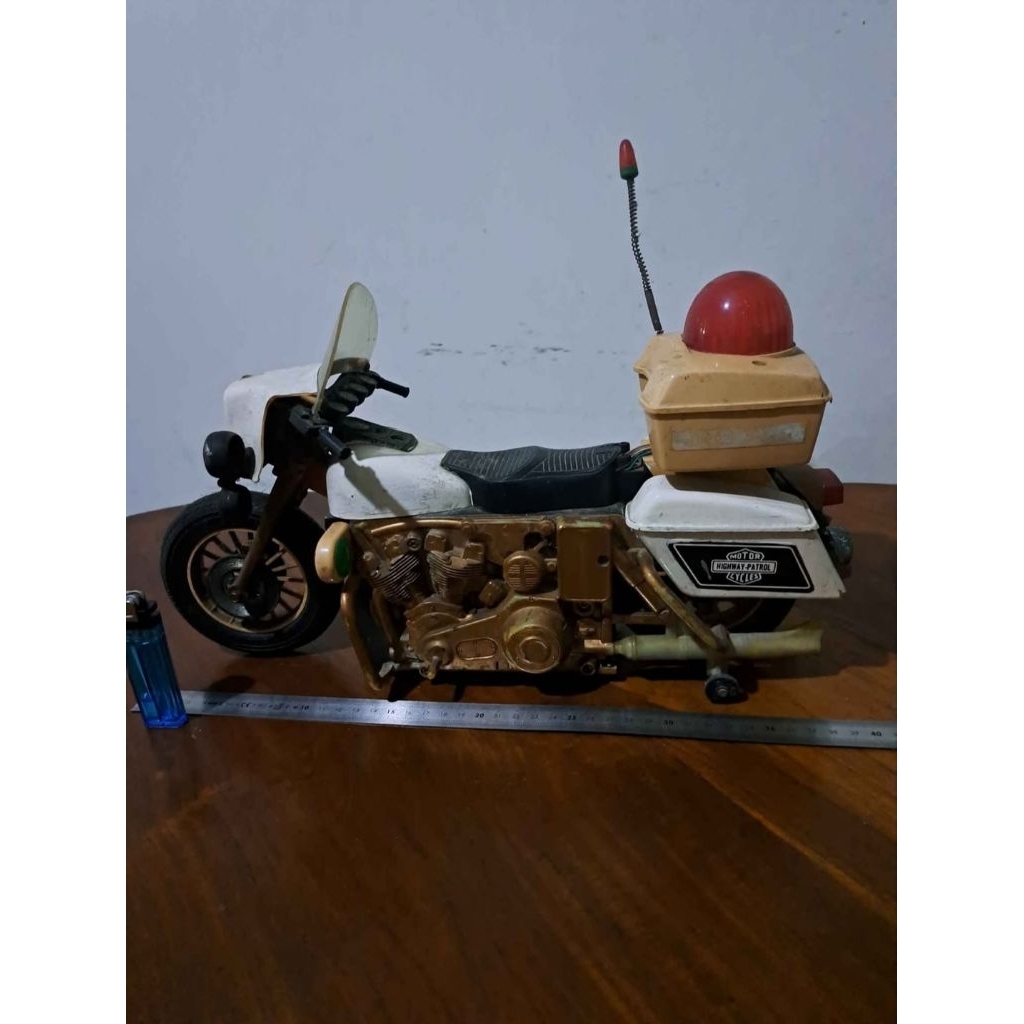 Mainan Jadul "Jumbo" motor polisi (barang langka).